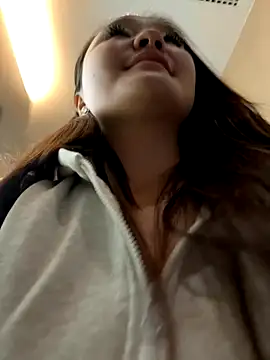 Snapshot of KissMeEva chatting on October 8, 2:43 pm KissMeEva online show from October 8, 2:43 pm