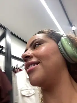 Chloe Leaozinho online show from February 4, 2:20 pm