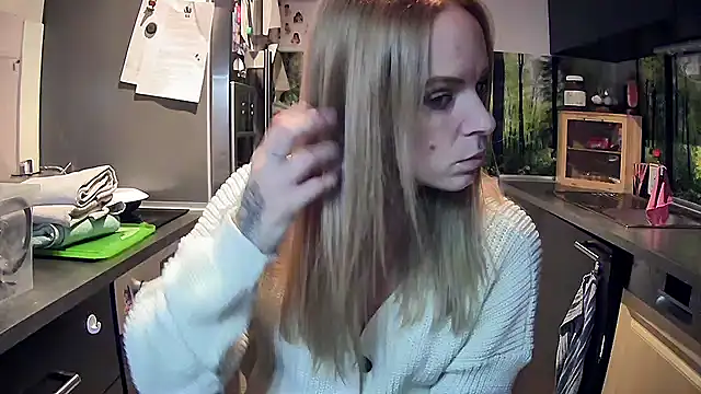 SexyMilf 37 online show from November 17, 9:15 pm