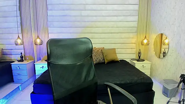 keytinthomson  online show from February 2, 7:24 pm