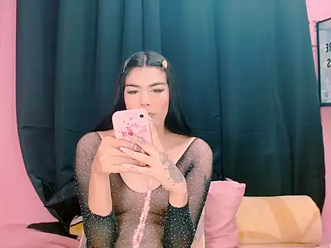 Snapshot of _crystal23_ chatting on October 19, 5:20 am  crystal23  online show from October 19, 5:20 am