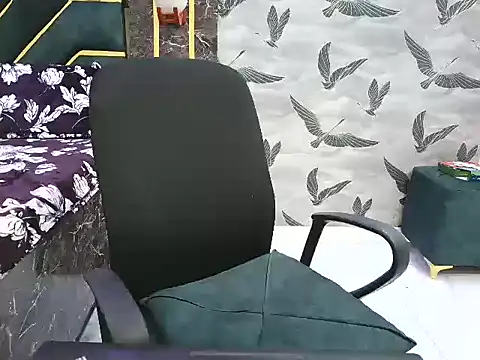 Urlove lily online show from June 8, 1:28 am