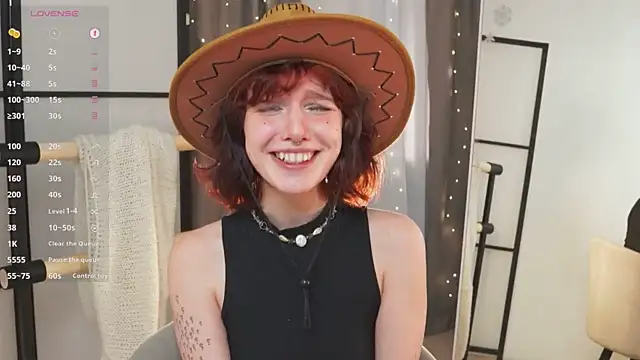 LeelooYolo online show from January 8, 3:49 pm