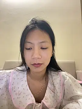 Lil-Gi online show from November 3, 3:27 pm