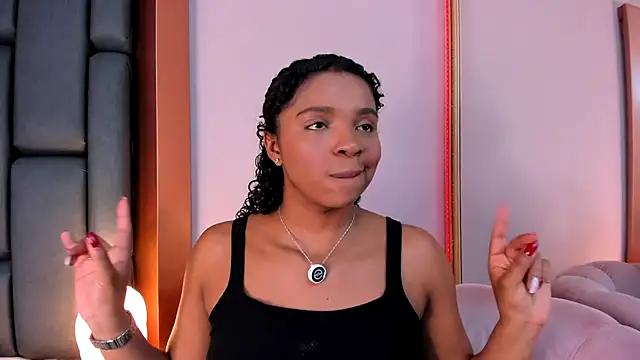 LisaMendez online show from April 10, 11:11 pm