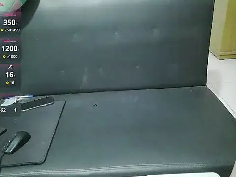 Owe chan online show from March 19, 9:30 pm