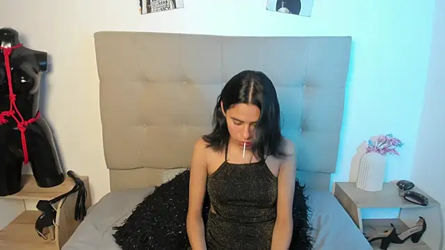 Snapshot of VioletaHolly chatting on September 27, 11:01 pm VioletaHolly online show from September 27, 11:01 pm