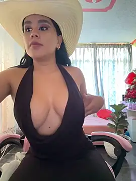 Snapshot of laure_torres chatting on September 25, 6:50 pm laure torres online show from September 25, 6:50 pm