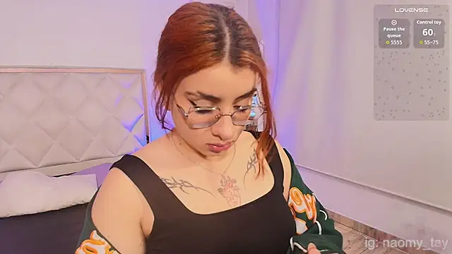 Naomy tay1 online show from October 27, 3:13 am