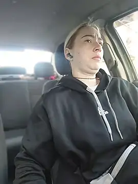 Reina Cummings online show from April 15, 5:08 am