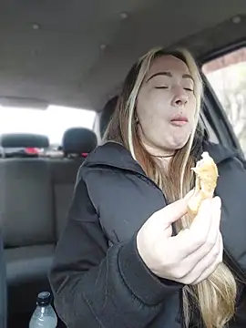 Reina Cummings online show from April 8, 5:20 am