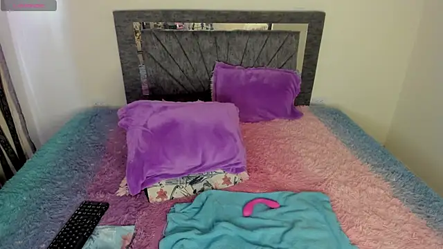 Laurasofia01 online show from April 18, 7:58 pm