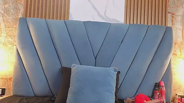 angel  red  online show from April 12, 7:55 am