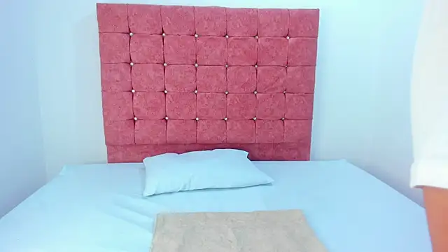 mishell lovely online show from January 13, 1:26 pm