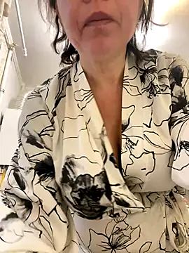 Kiravix online show from November 13, 5:17 am