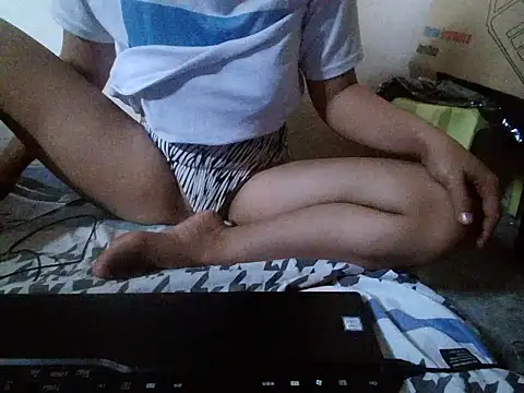 Snapshot of peachysweetie23 chatting on June 1, 11:05 pm peachysweetie23 online show from June 1, 11:05 pm