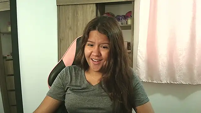 Oliviawatson1 online show from October 13, 1:47 pm