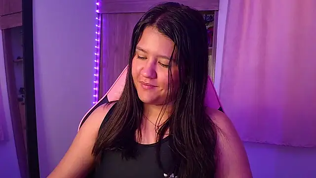 Oliviawatson1 online show from April 4, 12:15 pm