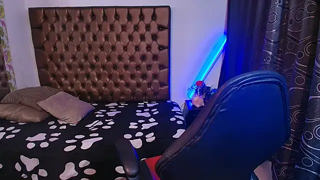 lailahdark online show from April 6, 8:43 pm