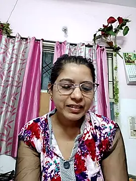 Snapshot of thanusi_2 chatting on October 21, 1:04 pm thanusi 2 online show from October 21, 1:04 pm