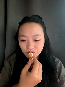 Julia-Elsa online show from September 14, 6:00 am