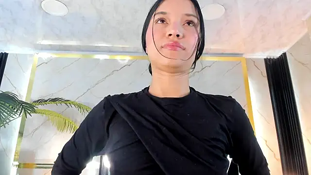 Sophie Calloway online show from April 8, 2:30 pm