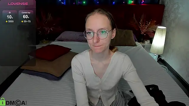 Mia E1fie online show from May 7, 12:04 am