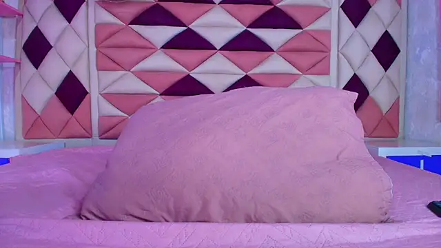 Snapshot of valecastro_ chatting on September 30, 7:30 pm valecastro online show from September 30, 7:30 pm