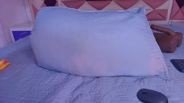 Snapshot of valecastro_ chatting on September 11, 7:14 pm valecastro online show from September 11, 7:14 pm