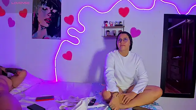 Dilan and Mia online show from April 1, 11:02 pm