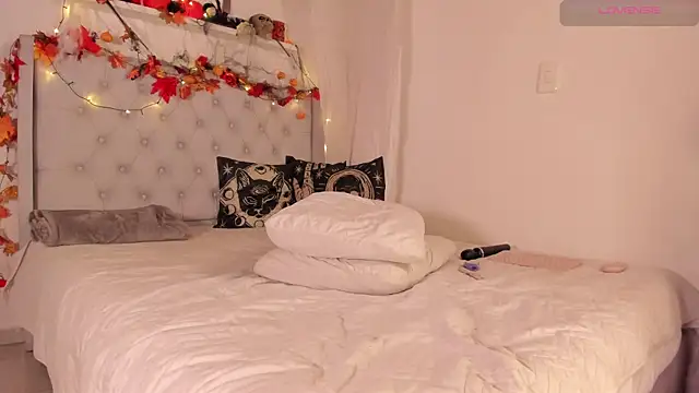 Snapshot of kristal_benet chatting on October 21, 7:18 pm kristal benet online show from October 21, 7:18 pm
