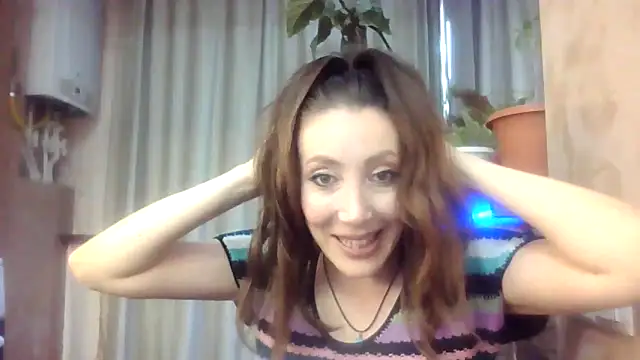 Snapshot of HellaryTourent chatting on September 10, 4:29 pm HellaryTourent online show from September 10, 4:29 pm