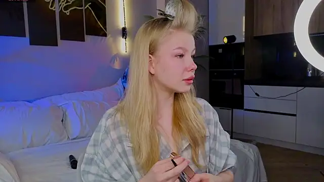 emilyshepar d online show from April 16, 3:29 am