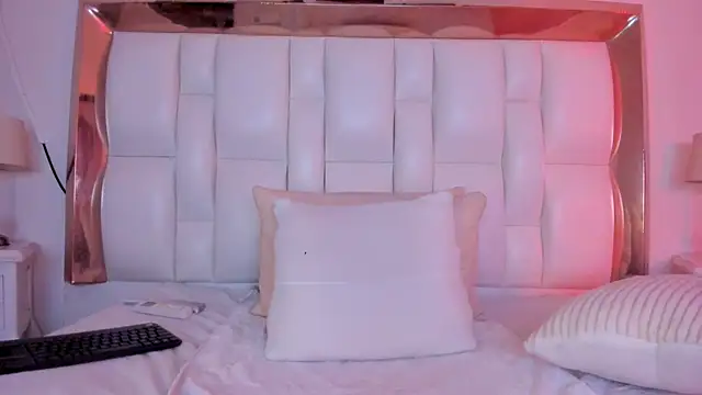 SamanttaMilf online show from November 7, 11:31 pm