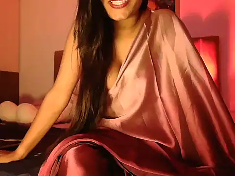 NayraBloom online show from September 17, 4:38 pm