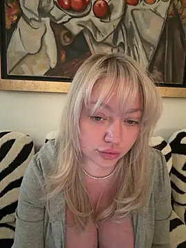 misstitmouseofficial online show from March 25, 6:11 pm