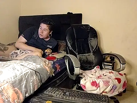 Snapshot of saenzjulieta1 chatting on October 12, 10:56 pm saenzjulieta1 online show from October 12, 10:56 pm