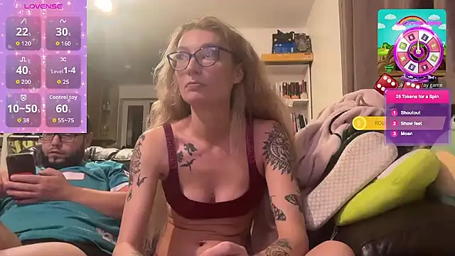 Snapshot of harleyblair chatting on October 21, 10:14 pm harleyblair online show from October 21, 10:14 pm