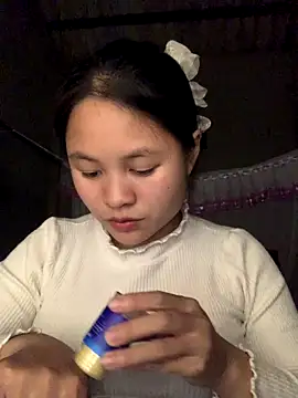 NhuFox online show from December 4, 1:24 pm