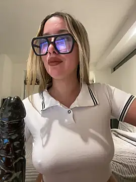 miagarcia250 online show from April 28, 3:43 am