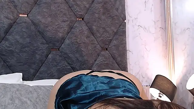 AmyMartinelli online show from April 22, 10:40 pm