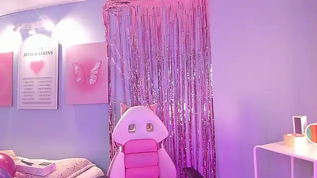 Hannahpage online show from March 27, 12:17 pm