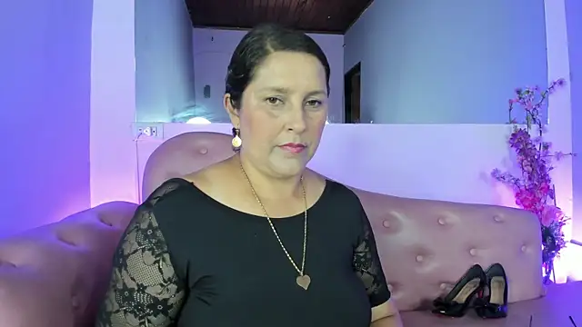 KikaDuque online show from November 9, 6:59 pm