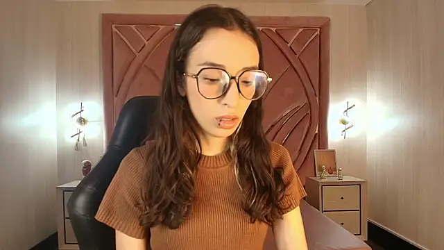 Emilia Bons online show from January 19, 2:02 pm