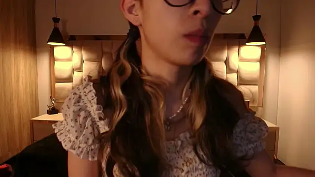 Emilia Bons online show from February 23, 1:54 pm