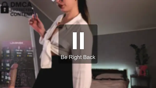 Siren Bloom online show from December 18, 6:01 pm