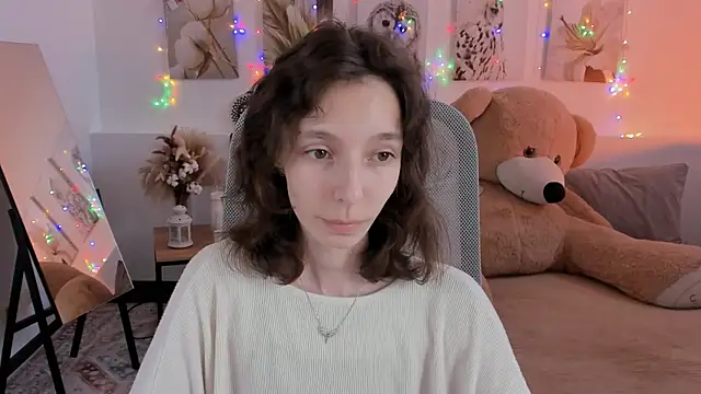 EmmanuellBrown online show from April 14, 11:10 am