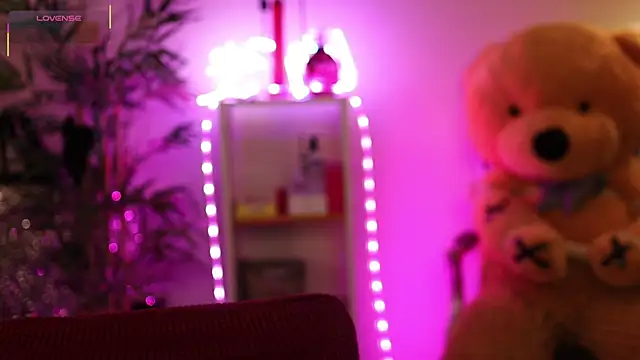 NovaHollisx online show from April 5, 4:44 am