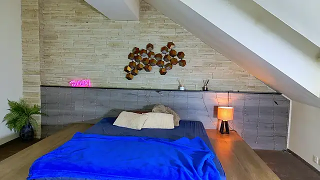 foxxy milf online show from January 13, 9:19 pm