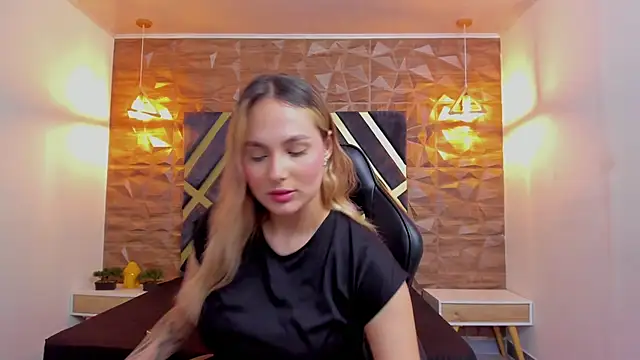 Emmaa white  online show from March 25, 5:16 pm